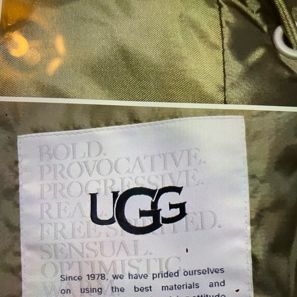 UGG Ronney Women's Cropped Puffer Hooded Jacket Olive Green Size L NEW $198 - Picture 7 of 13